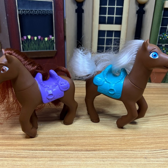 2 Dora The Explorer Horses with Saddles Brown 5 Inches Tall Mattel 2012 - Picture 9 of 10